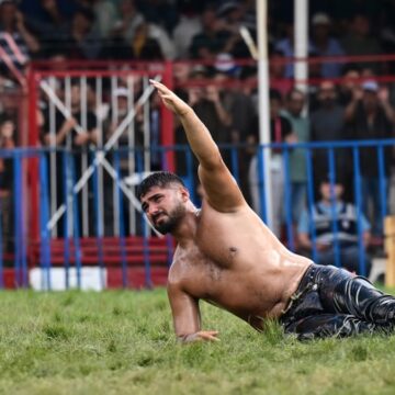 elmali-yagli-gureslerinde-baspehlivanligi-enes-dogan-kazandi-afx5TJ5t.jpg Elmalı Yağlı Güreşleri’nde başpehlivanlığı Enes Doğan kazandı