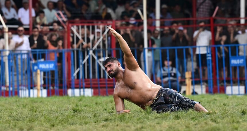Elmalı Yağlı Güreşleri’nde başpehlivanlığı Enes Doğan kazandı