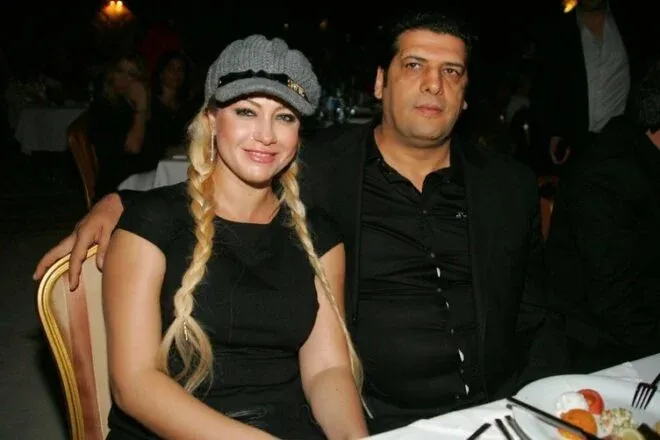 Eski eşiyle aşka geldi! Filtreyi abartınca ikisi de bambaşka biri oldu 1 Eski eşiyle aşka geldi! Filtreyi abartınca ikisi de bambaşka biri oldu