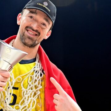 Fenerbahçe Sertaç Şanlı ile yollarını ayırdı