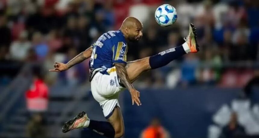 fenerbahcede-istenmeyen-adamdi-meksikada-kullerinden-dogdu-ctxKi6OF.jpg Fenerbahçe’de istenmeyen adamdı! Meksika’da küllerinden doğdu