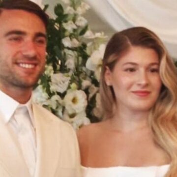 galatasarayin-yildizi-yunus-akgun-ve-tugce-alaca-nisanlandi-8JnI5emI.jpg Galatasaray’ın yıldızı Yunus Akgün ve Tuğçe Alaca nişanlandı