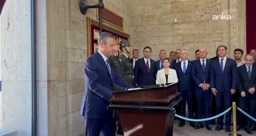 Gözler Özgür Özel’deydi: Anıtkabir Özel Defteri’ne bunları yazdı!