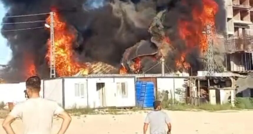 hatayda-iscilerin-kaldigi-konteynerler-alev-alev-yandi-KWw6FQWD.jpg Hatay’da işçilerin kaldığı konteynerler alev alev yandı