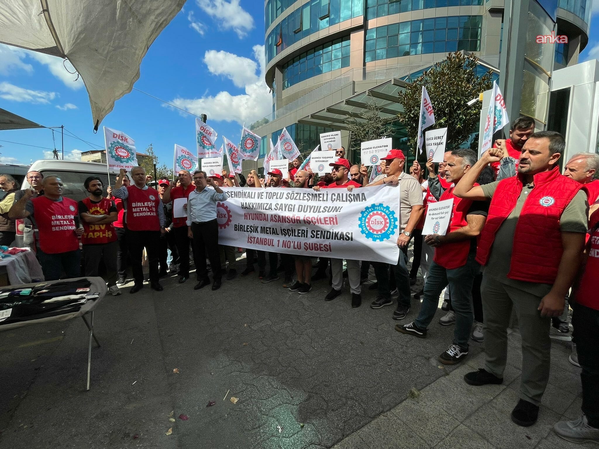 Hyundai Asansör işçilerinden sendikal hak talebi: “Üç yıldır sabrettik, artık söz işverende” 1 Hyundai Asansör işçilerinden sendikal hak talebi: “Üç yıldır sabrettik, artık söz işverende”