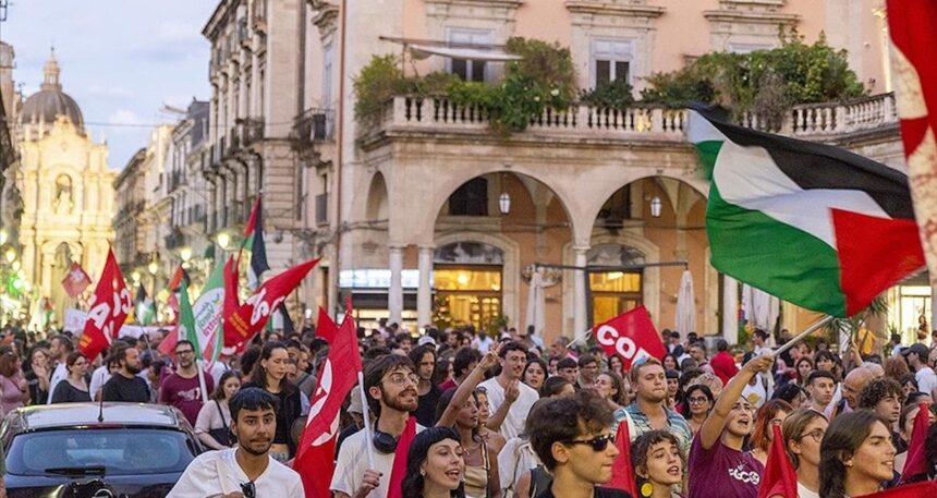 İtalya’da Küresel Sumud Filosuna destek gösterileri yapıldı