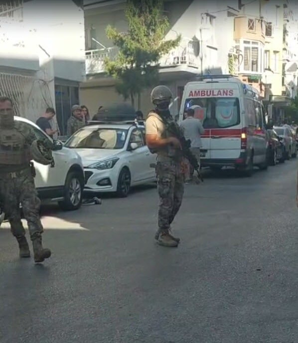 İzmir'de karakola silahlı saldırı! 2 polis şehit, 6 yaralı