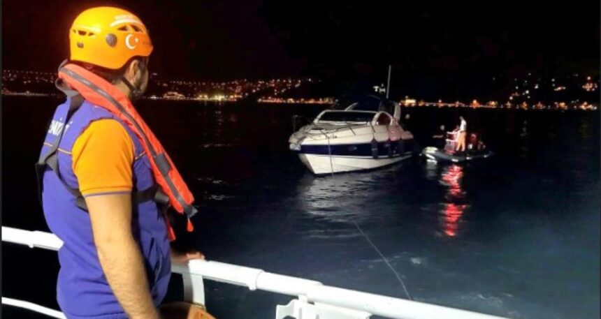 Kanlıca önlerinde sürüklenen tekne kurtarıldı