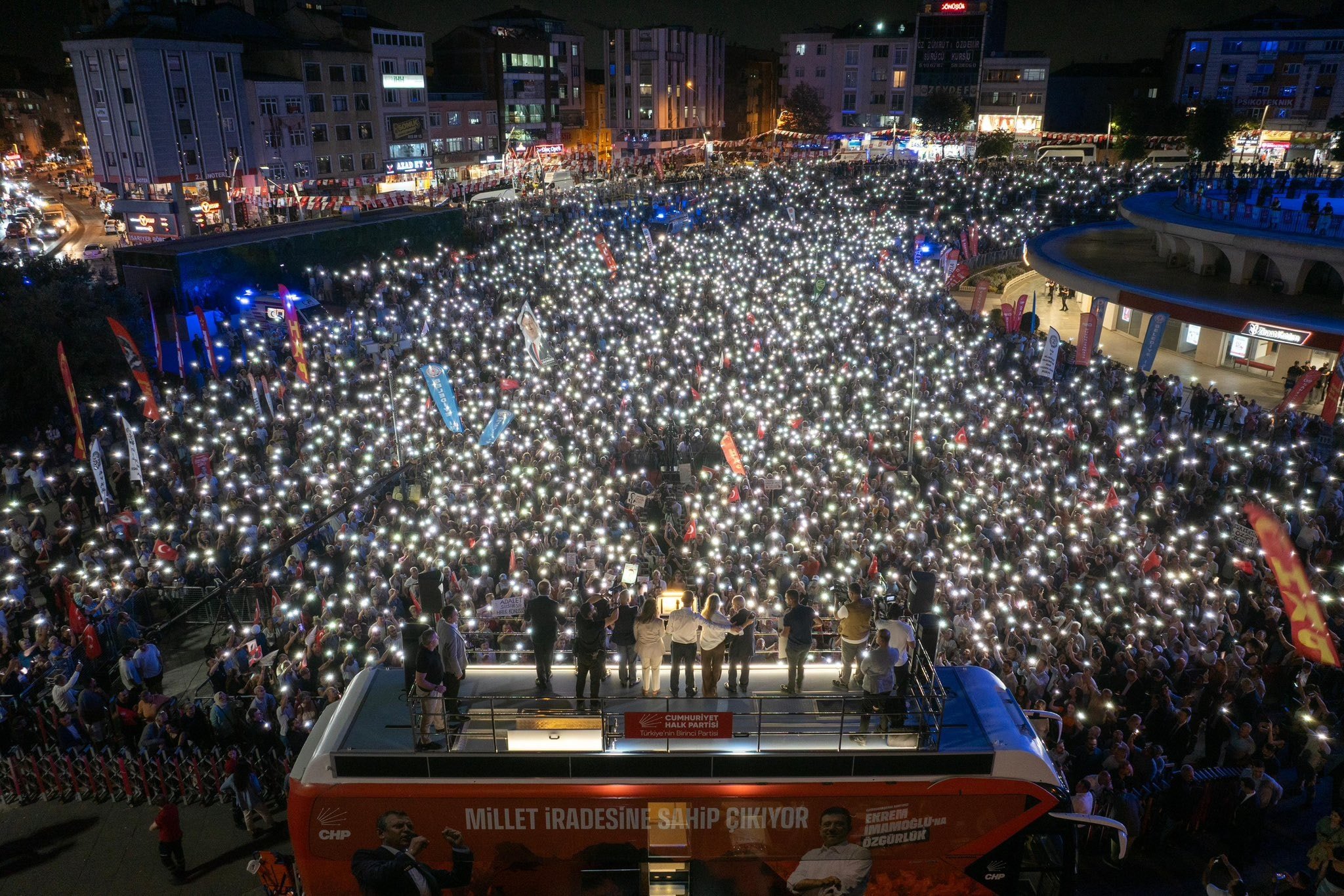 Kayyum kararına en güzel cevap meydanlardan geldi