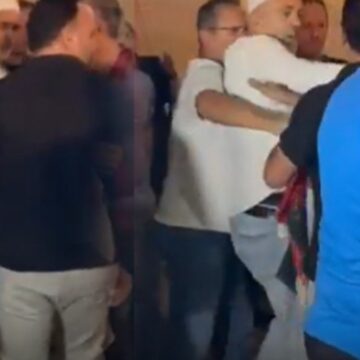 Mevlid Kandili’nde Atatürk gerginliği! Cami bahçesinde arbede çıktı