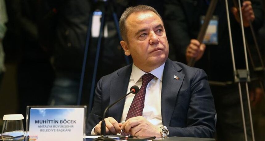 Muhittin Böcek hastaneye sevk edildi