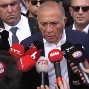 Murat Yetkin: Gürsel Tekin polisle girdiği binadan “Al polislerini git” diye çıkarılmış