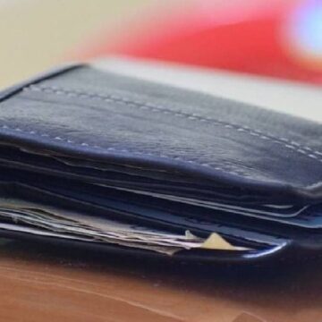 Öğrenciyken kaybettiği cüzdanı 51 yıl sonra buldu