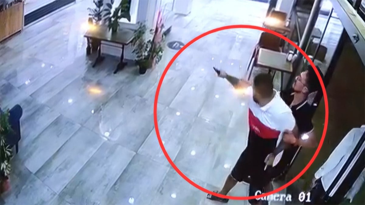 Ortak olamadıkları iş yerine kurşun yağdırdılar