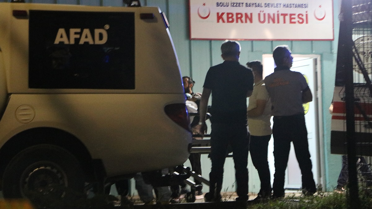 Otomobilin yakıt deposundan çıktı: 2'si ağır 9 polis zehirlendi