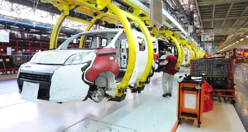 otomotiv-devinde-13-bin-kisi-isten-cikarilacak-EUtfYbdw.jpg Otomotiv devinde 13 bin kişi işten çıkarılacak