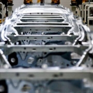 Otomotiv devinden şaşırtan karar: Satışa çıkar çıkmaz üretimden kaldırıldı