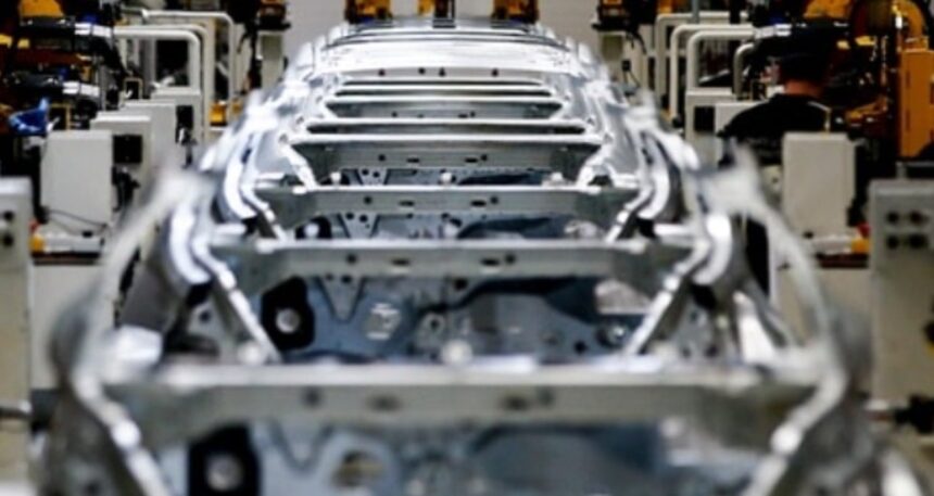 Otomotiv devinden şaşırtan karar: Satışa çıkar çıkmaz üretimden kaldırıldı