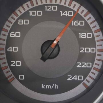 Otoyolda 150 km hıza çıkmanın getirdiği zaman kazancının neden ‘anlamsız’ olduğu matematiksel formülüyle açıklandı