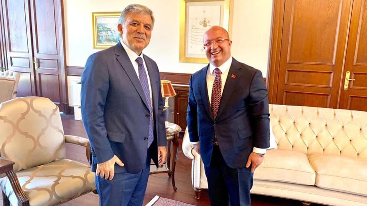 Rüşvetle suçlanan ismin AKP’lilerle albümü çıktı