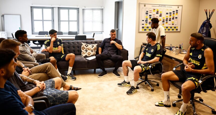 sadettin-saran-samandirada-futbolcularla-bir-araya-geldi-cIdOfyXQ.jpg Sadettin Saran, Samandıra’da futbolcularla bir araya geldi