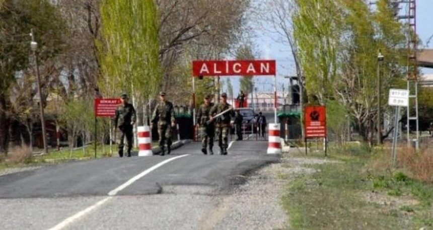 Sınır kapıları 32 yıl  sonra açılacak mı?