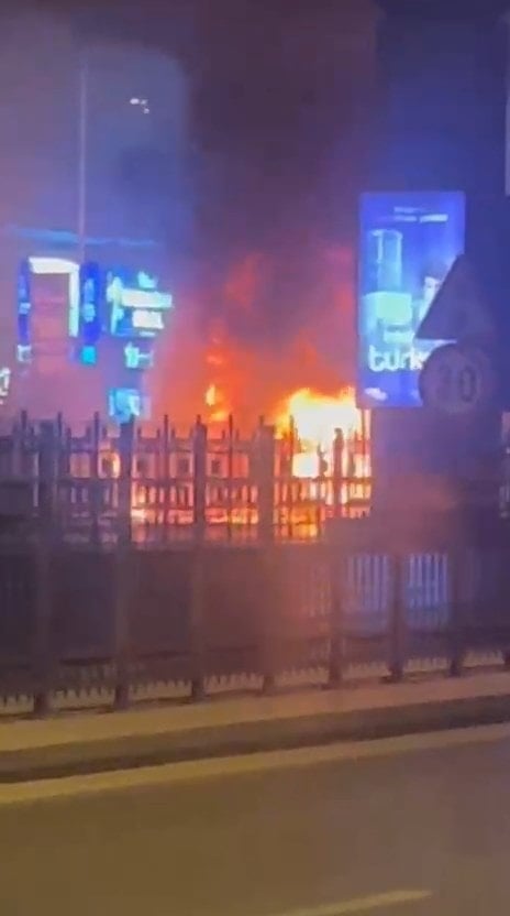 Şişli'de korkunç anlar! Otobüste yangın çıktı
