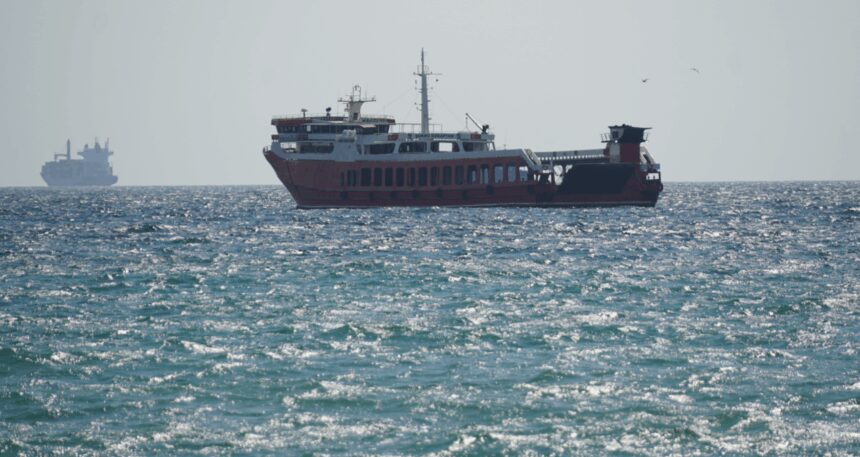 Tekirdağ’ı poyraz vurdu, deniz ulaşımı durdu