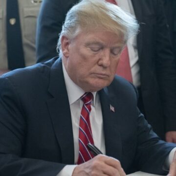 trump-yonetimi-h-1b-calisma-vizelerine-100-bin-dolarlik-basvuru-ucreti-getirecek-sXu96XkU.jpg Trump yönetimi, “H-1B” çalışma vizelerine 100 bin dolarlık başvuru ücreti getirecek