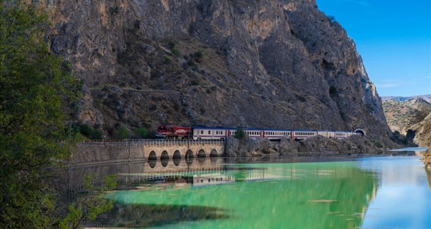 Turistik Karaelmas Ekspresi sonbaharda seferlerine başlıyor
