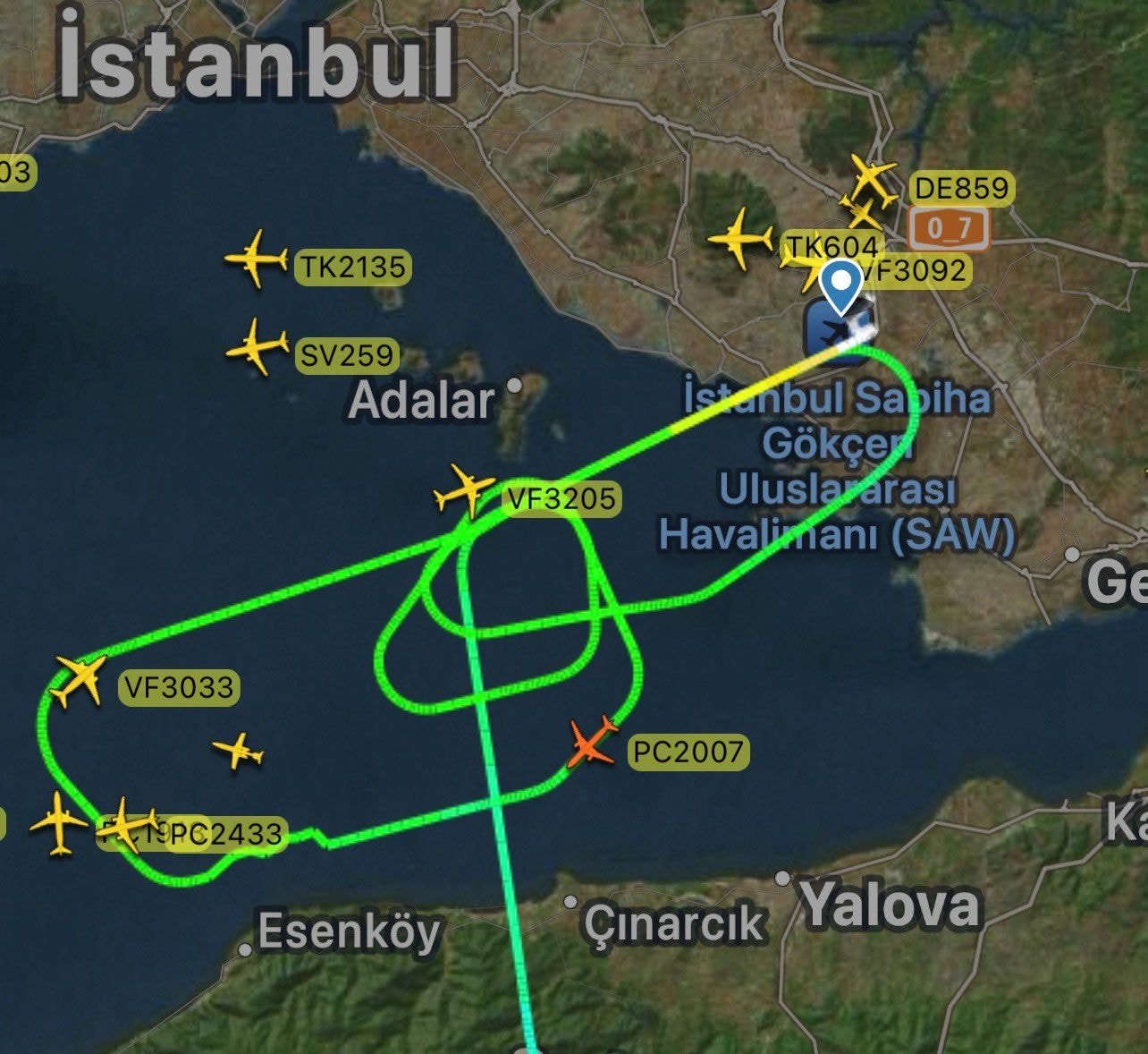 Uçaklar peş peşe pisti pas geçti, Sabiha Gökçen karıştı 2 Uçaklar peş peşe pisti pas geçti, Sabiha Gökçen karıştı