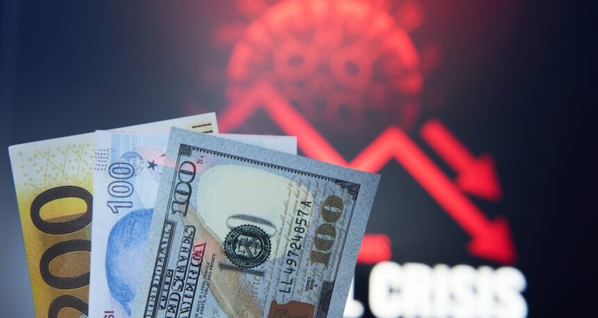 Ünlü ekonomistten korkutan tahmin: Türkiye’de devalüasyon kaçınılmaz