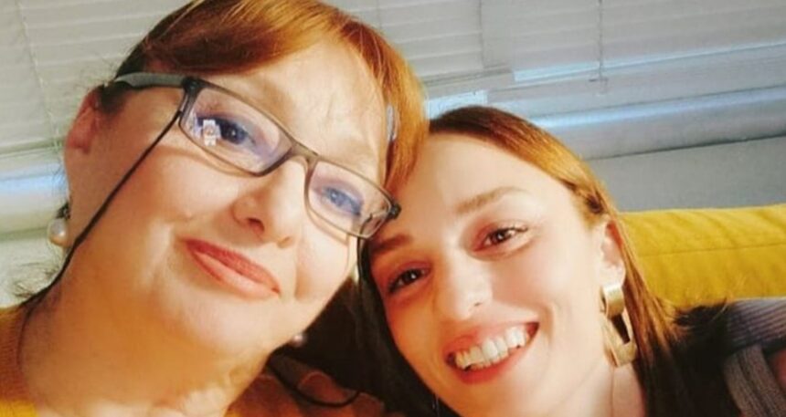 Ünlü oyuncunun annesi Meclis’in duayen tercümanıymış!