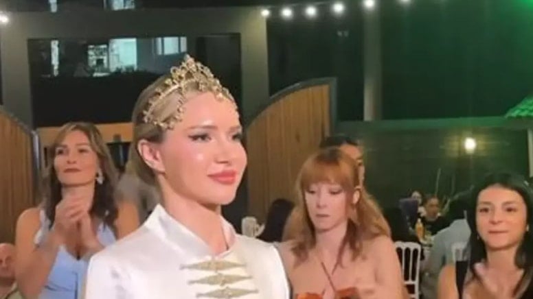 Ünlü şarkıcı Otilia, evlendikten iki yıl sonra Yalova'da düğün yaptı