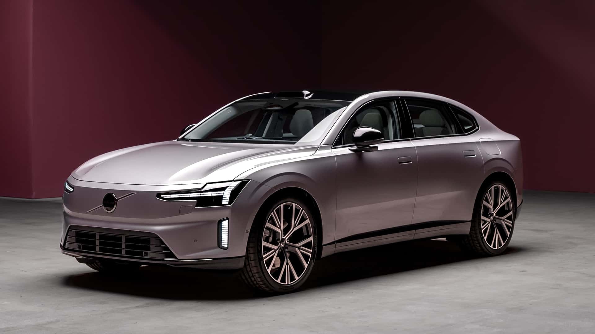 Volvo'dan radikal karar: 2035'ten itibaren sadece elektrikli otomobil üretecek!