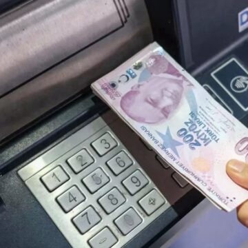 Yaşlı ve engelli aylıkları hesaplara yatırılmaya başlandı