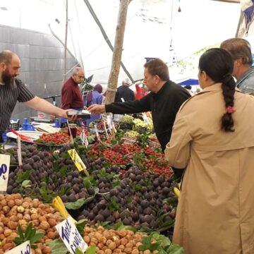 zenginlere-para-dagitiyor-fakirlere-hic-pptDpDPM.jpg Zenginlere para dağıtıyor fakirlere hiç