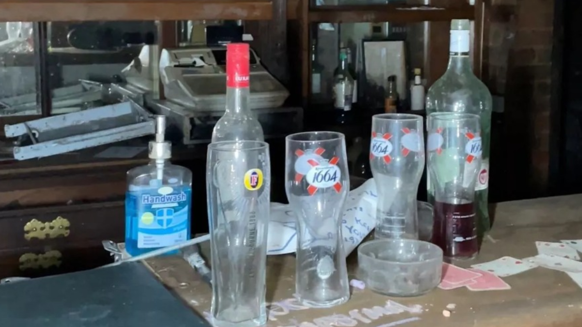20 yıl önce terk edilen barda öyle bir şey bulundu ki...