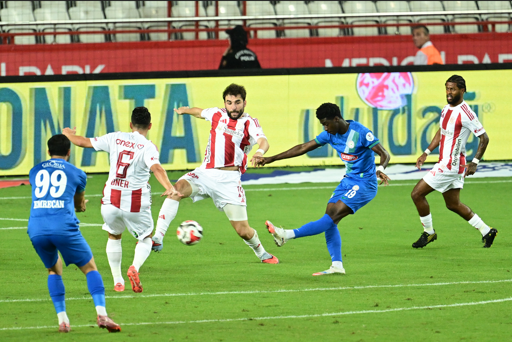 7 gollü maçta kazanan Rizespor! İstifaya çağırdılar