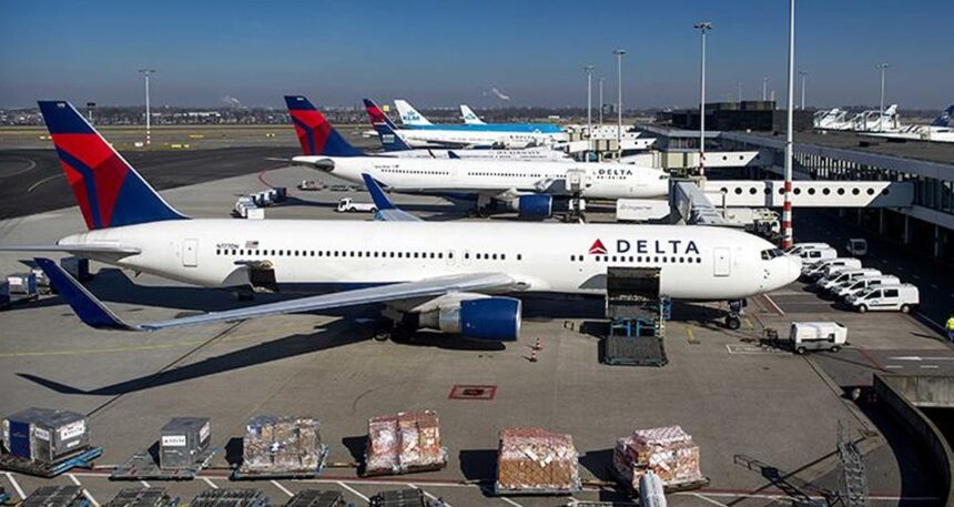 ABD’de faciaya ramak kala:  İki yolcu uçağı pistte çarpıştı