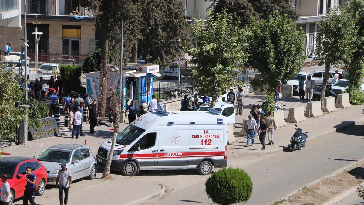 Adliye önü savaş alanına döndü! Çok sayıda yaralı ve gözaltı var