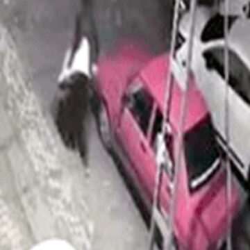 avcilarda-otomobilden-ses-sistemini-boyle-caldi-hG9pmJ5Y.jpg Avcılar’da otomobilden ses sistemini böyle çaldı