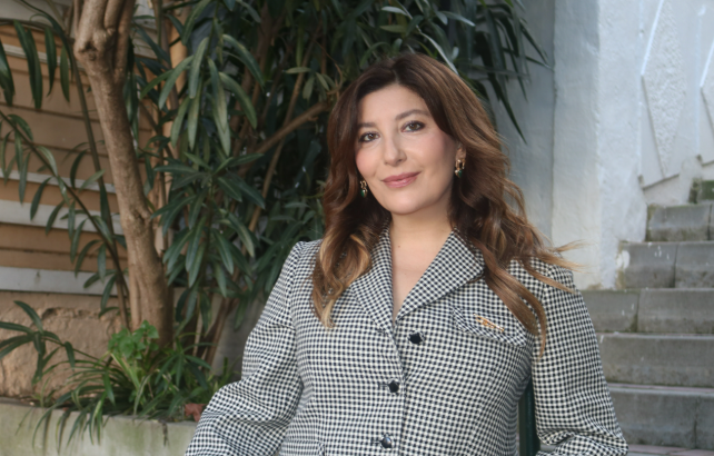 Bebek'teki alevler ünlü oyuncunun da evini yaktı