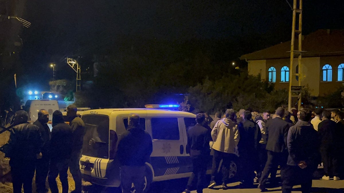 Cami çıkışı kanlı pusu: Talihsiz çift can verdi