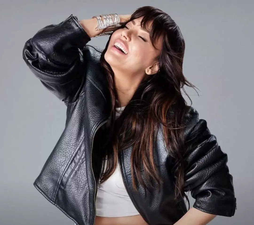 Ebru Gündeş boşandığı gibi imajını değiştirdi
