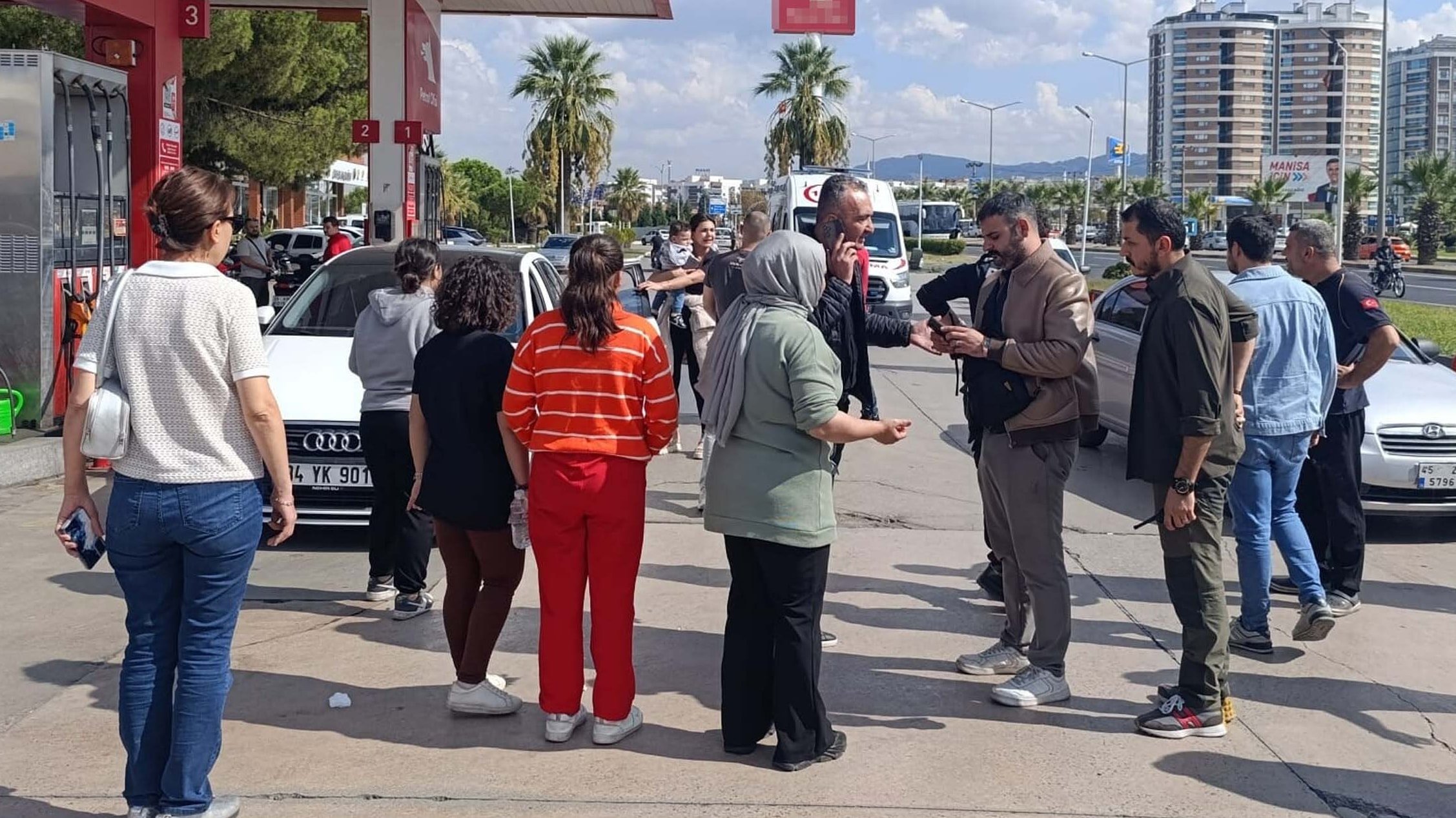 Eski eşinin yanında gördü, akaryakıt istasyonunda dehşet saçtı! O anlar kamerada
