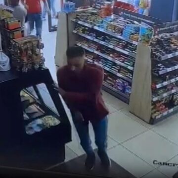 eski-esinin-yaninda-gordu-akaryakit-istasyonunda-dehset-sacti-o-anlar-kamerada-tgSFQntI.jpg Eski eşinin yanında gördü, akaryakıt istasyonunda dehşet saçtı! O anlar kamerada