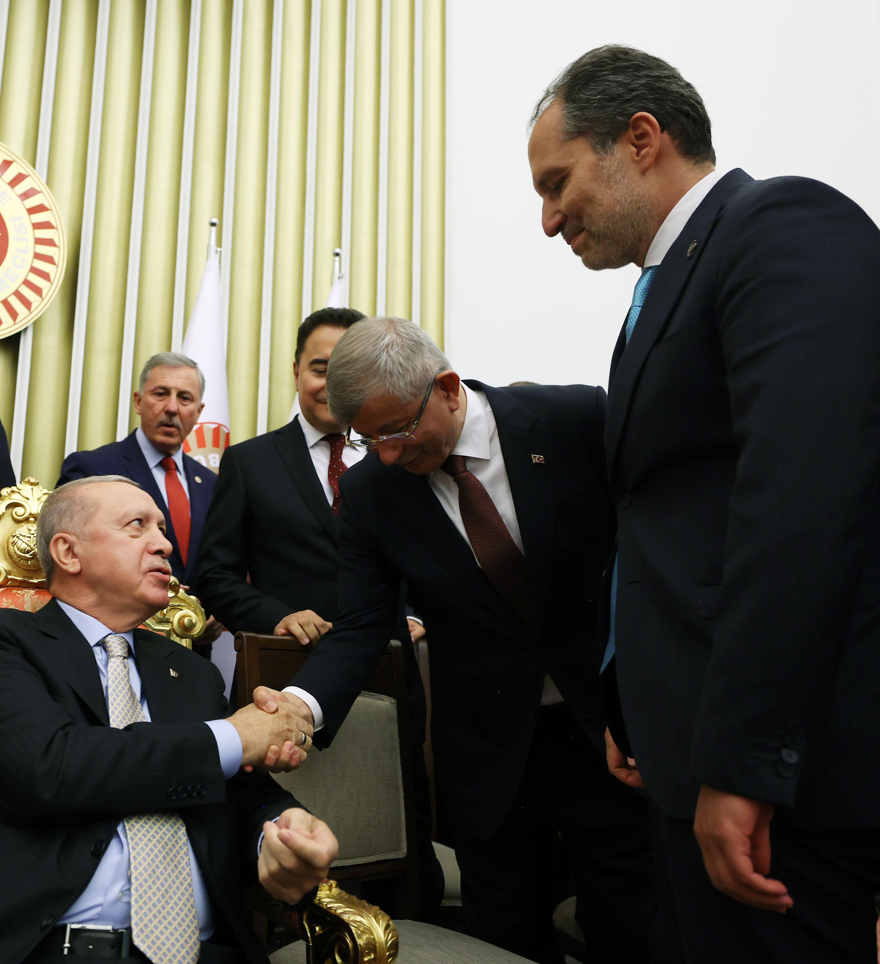 Eski ortaktan referandum planına yanıt