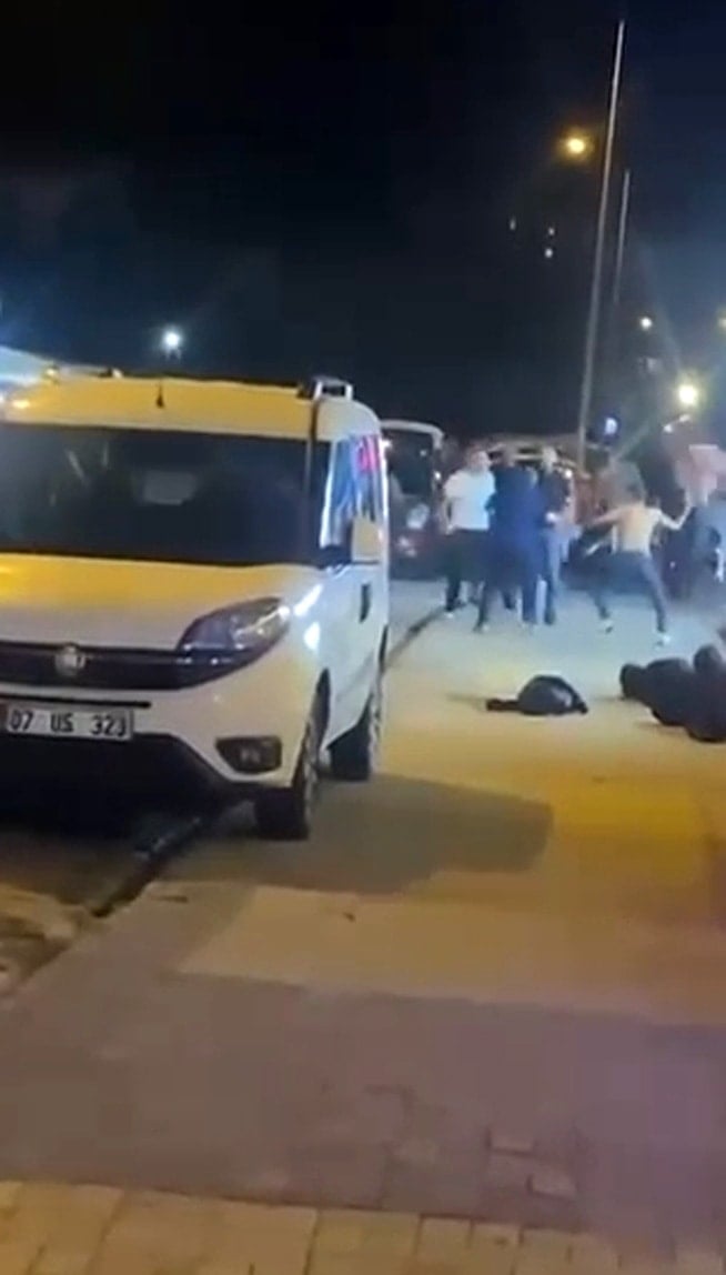 Esnafların tartışması sokağa taştı; 2 iş yeri mühürlendi
