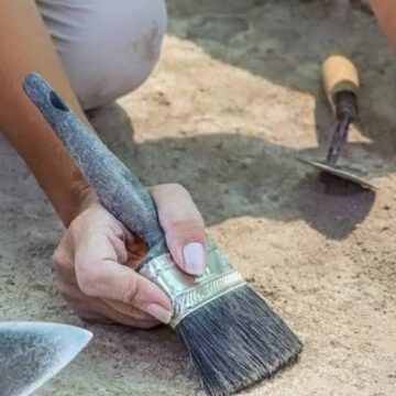 evinin-bahcesinden-11-bin-yillik-hazine-cikti-XMt5B3m6.jpg Evinin bahçesinden 11 bin yıllık hazine çıktı